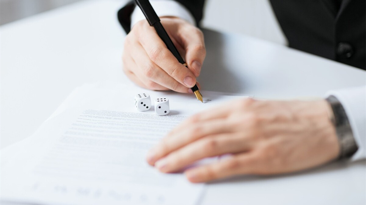 大专学历可以报考哪些铁饭碗工作,大专能报考的公务员有哪些啊