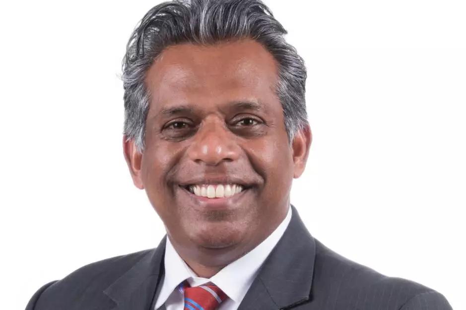 日产前董事长藏身乐器盒逃脱软禁,日产董事长越狱视频