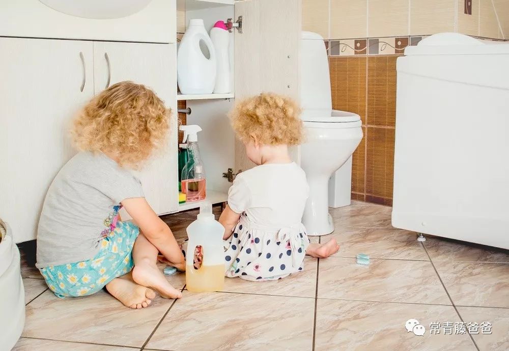 柜子倒塌事故怎么预防,谨防家里储物间货架掉落砸伤孩子