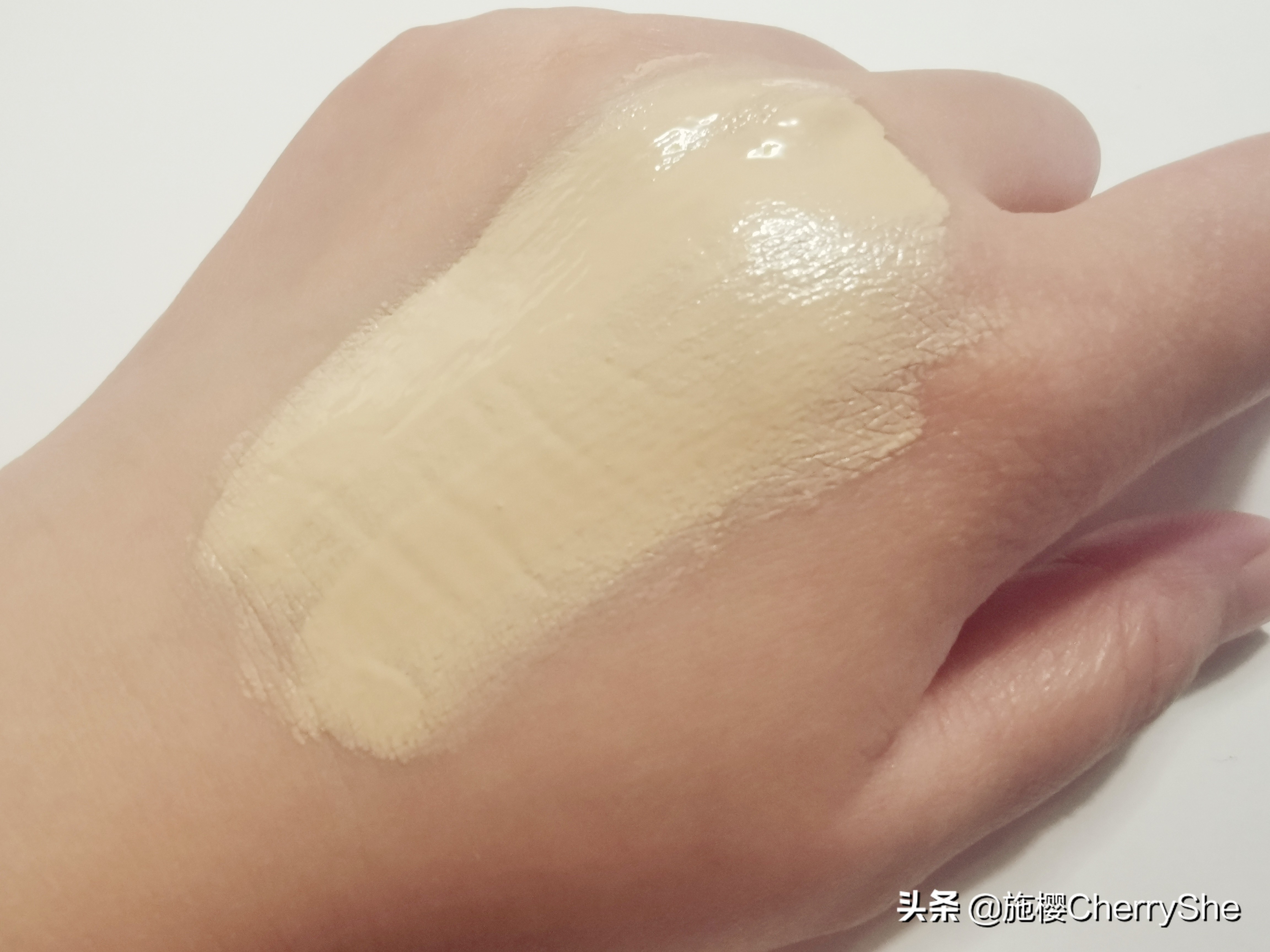 粉底液阿玛尼权力3.5号色,混油皮粉底液测评推荐圣罗兰