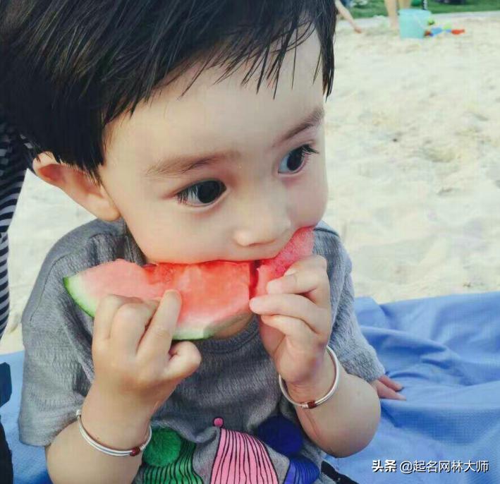 优雅大方美丽的女孩名字大全,好听好记的女孩英文名