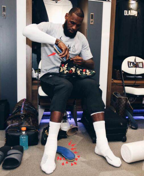 nba球星穿的球鞋多少钱,nba球星球鞋哪个人最贵