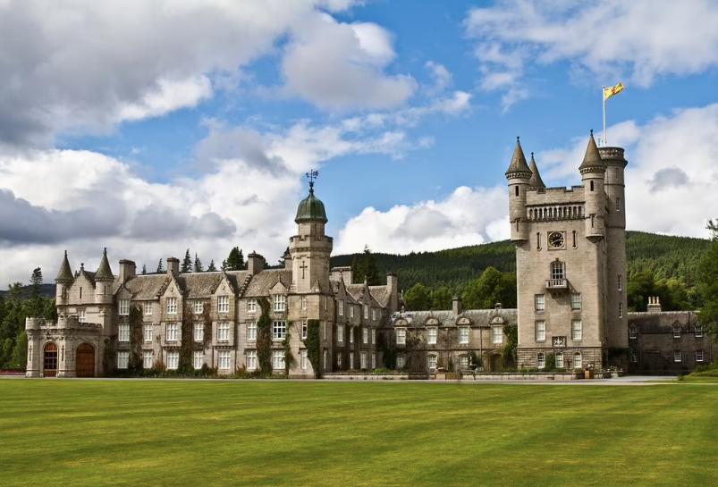 伦敦一套公寓价=万亩庄园,539年来首次出售,女王邻居.带森林河流