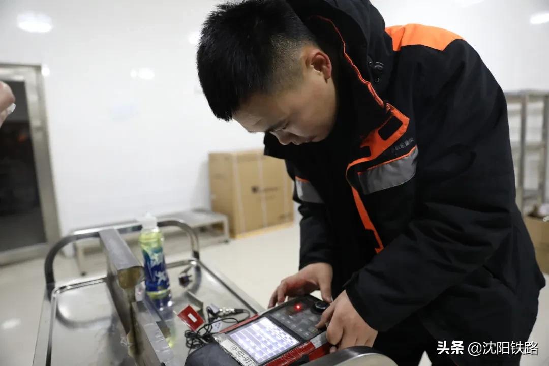 半夜医院能做b超吗,给钢轨做b超他们都用什么神器