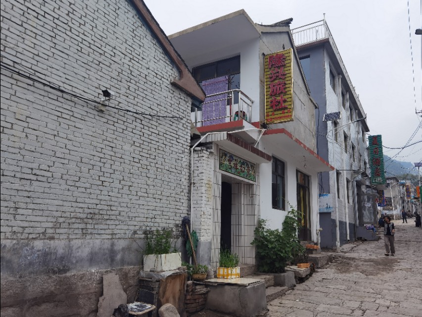 宿在驼梁，感受一种无忧的生活/郝贵云