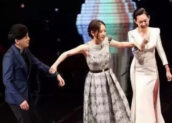 明星遇到最尴尬的一件事,明星最尴尬的10件事