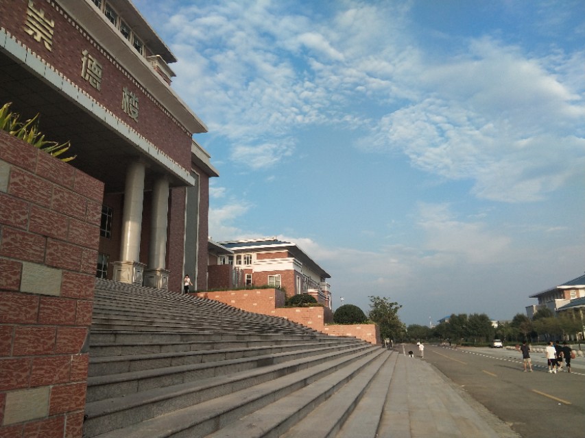 一个不算出名的大学的学生的一天