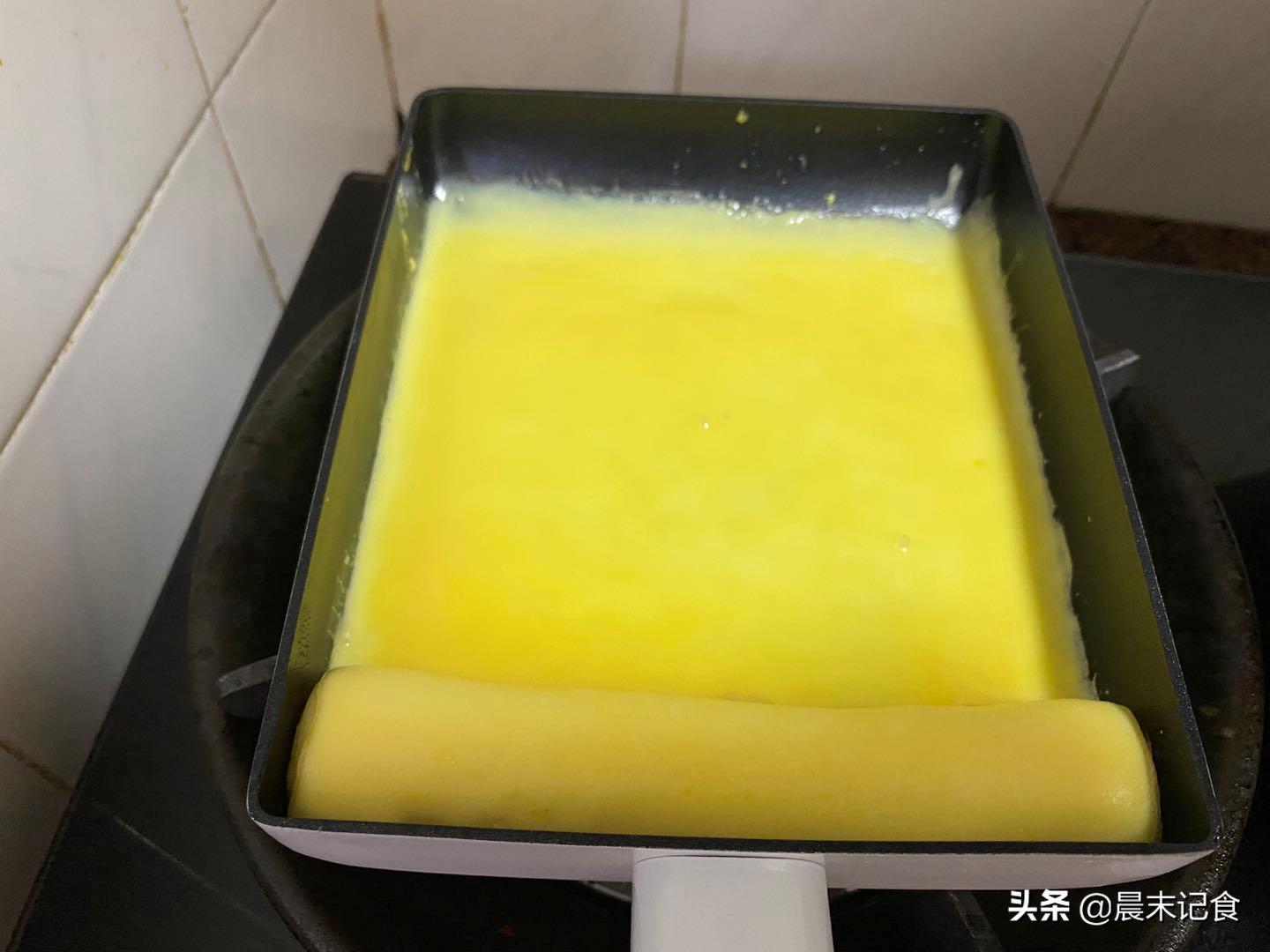 厚蛋烧容易发老和开裂?教你掌握3个小技巧,方正好吃不开裂