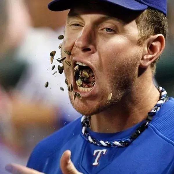 外国人如何看待中国人嗑瓜子,老外看中国人嗑瓜子