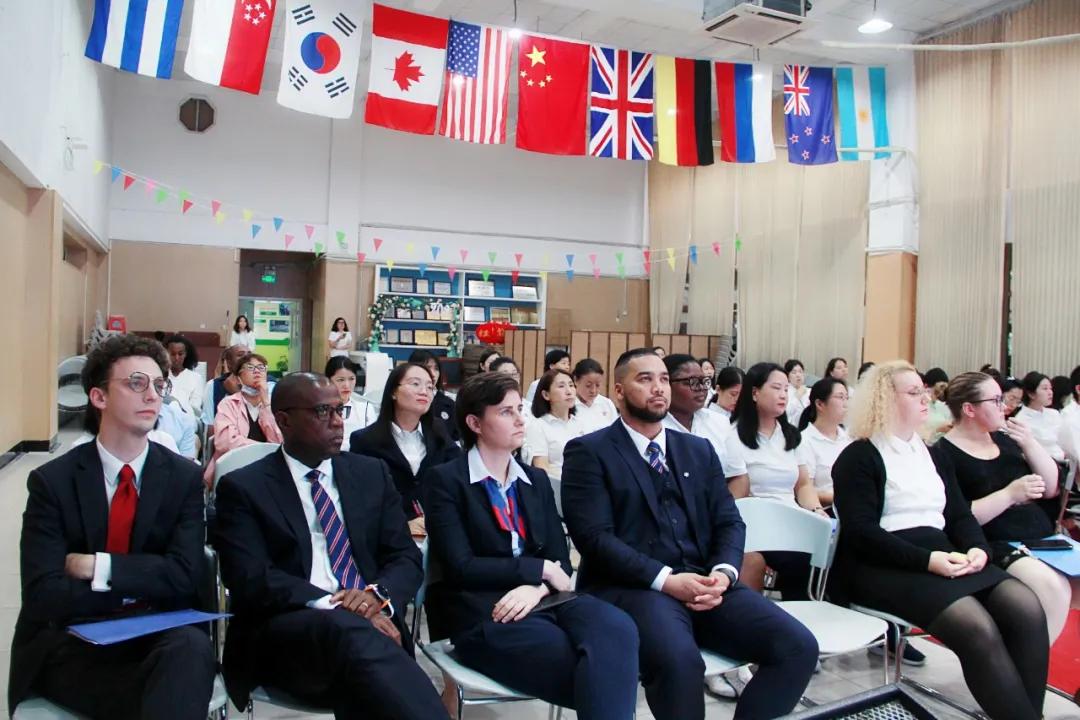 我的教育故事师德师风演讲比赛,我和学生共成长师德师风演讲视频