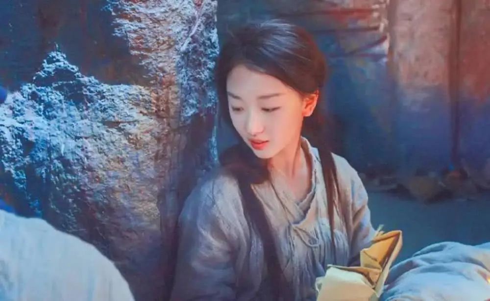 周冬雨成为金像金马双料影后,周冬雨金鸡金像影后颁奖视频