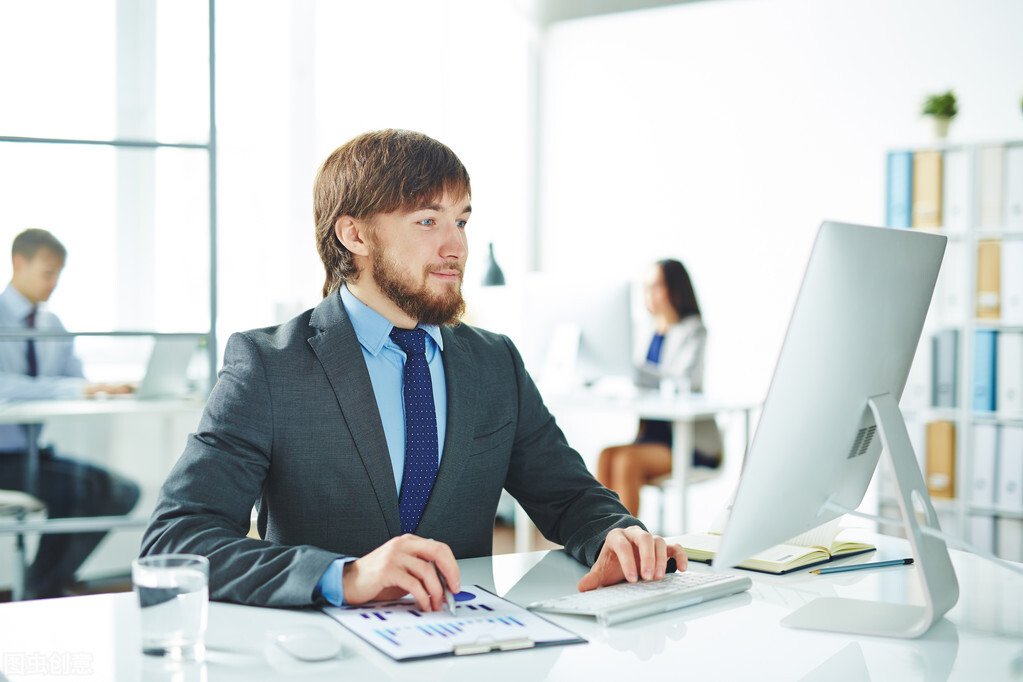 曾经一起学瑜伽的同学，因为我选了做物业管家，嘲笑我职业可怜