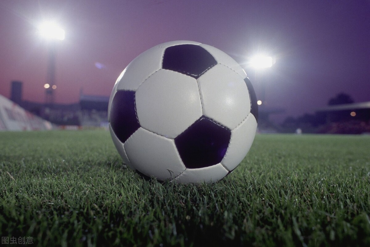 地球和足球的比例,地球是足球的多少倍