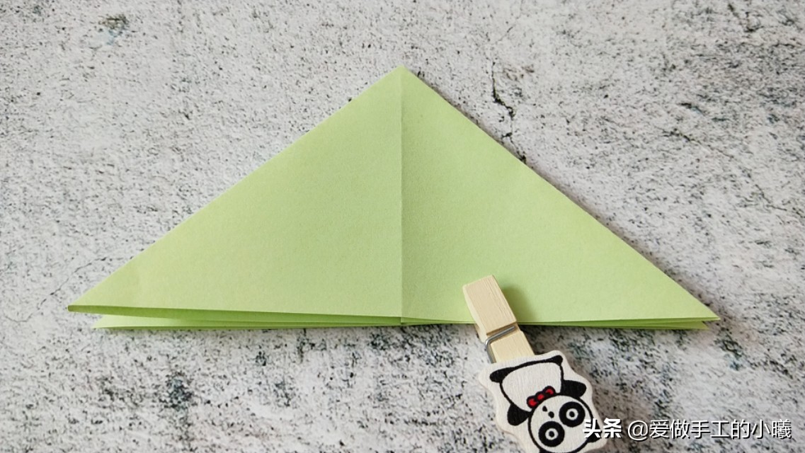 青蛙折纸能跳100米又好看又简单,会动的青蛙折纸图解