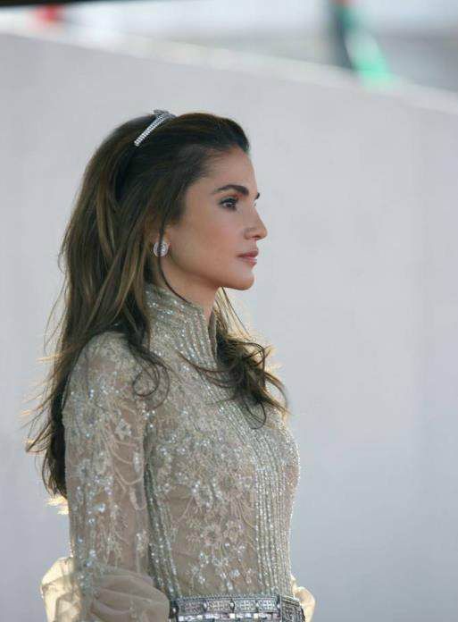 她是约旦王后，出身困苦难民之家，被称为“世界上最美丽的王后”