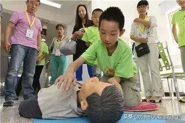 孩子掉到井里怎么自救,孩子不小心掉井里去了