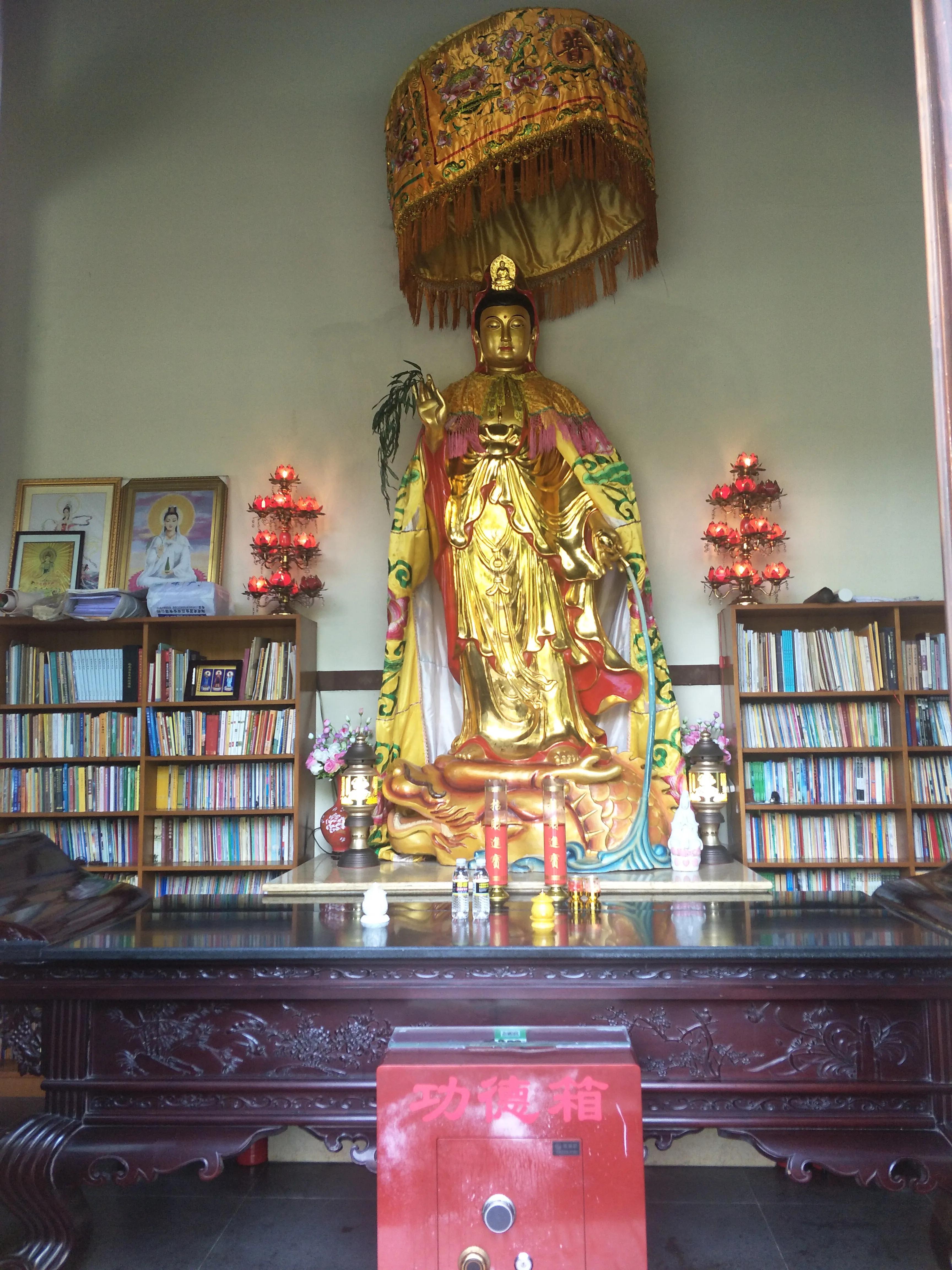 海口市湖中寺,海口闹市区中的湖中寺