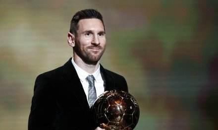 梅西的侏儒症是靠巴萨么,梅西当年侏儒症花了巴萨多少钱