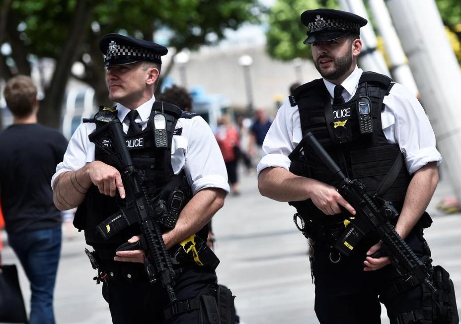 胆大包天！英国男子性侵同床陌生女子，当时他妻子就睡在他身旁