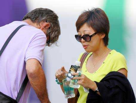 她曾是中国第一足球记者,与米卢关系密切,今再贴米卢合影少人看