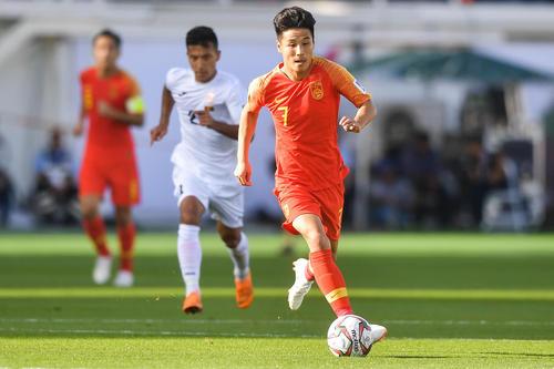 中国足球1-5不敌泰国球迷反应,中国足球输100多球