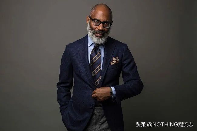 肤色比较黑的男生怎么穿搭,肤色黑的男生适合什么颜色的衣服