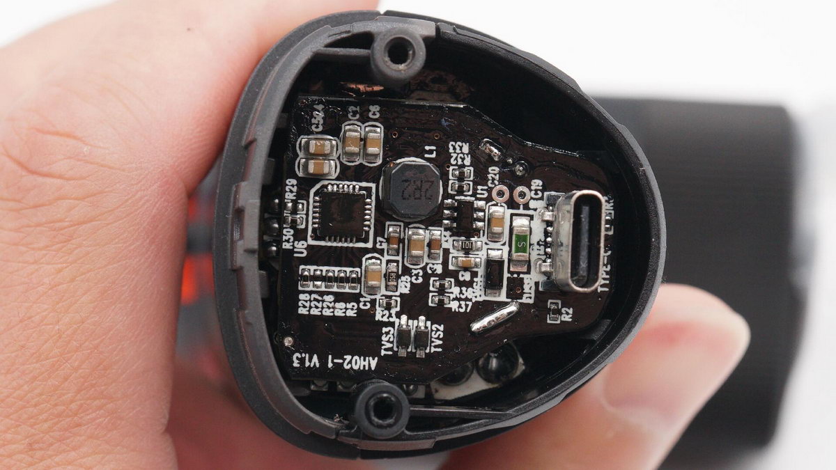 电钻拧三合一螺丝,微型手持小电钻拆解