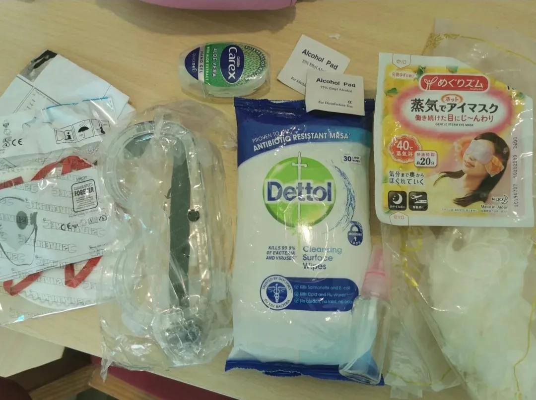 一票难求：为了能回国，她买了5张机票|对话留英中国留学生