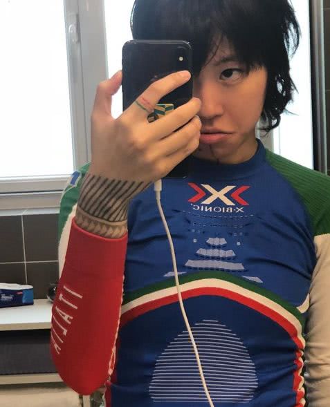 窦靖童自拍中被众人“求链接”的健身衣，到底是什么牌子的？