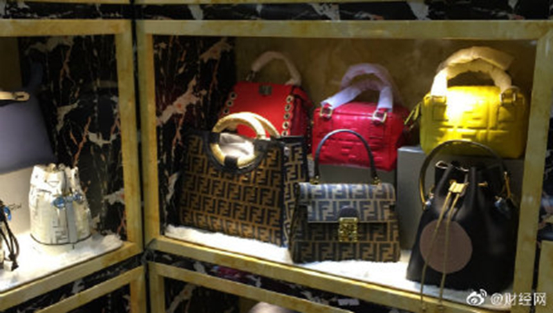 侯耀华为何突然上了热搜？海外奢侈品代购造假，让他无辜躺枪