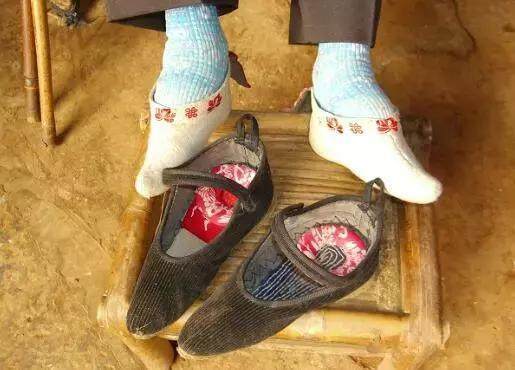 欧洲束腰比中国裹脚更可怕,古代束腰裹脚有多残忍