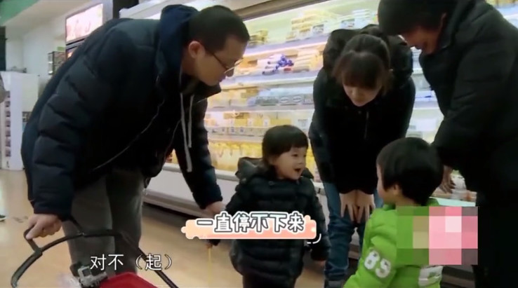 小孩子发脾气就打妈妈怎么办,孩子发脾气打爸爸怎么办