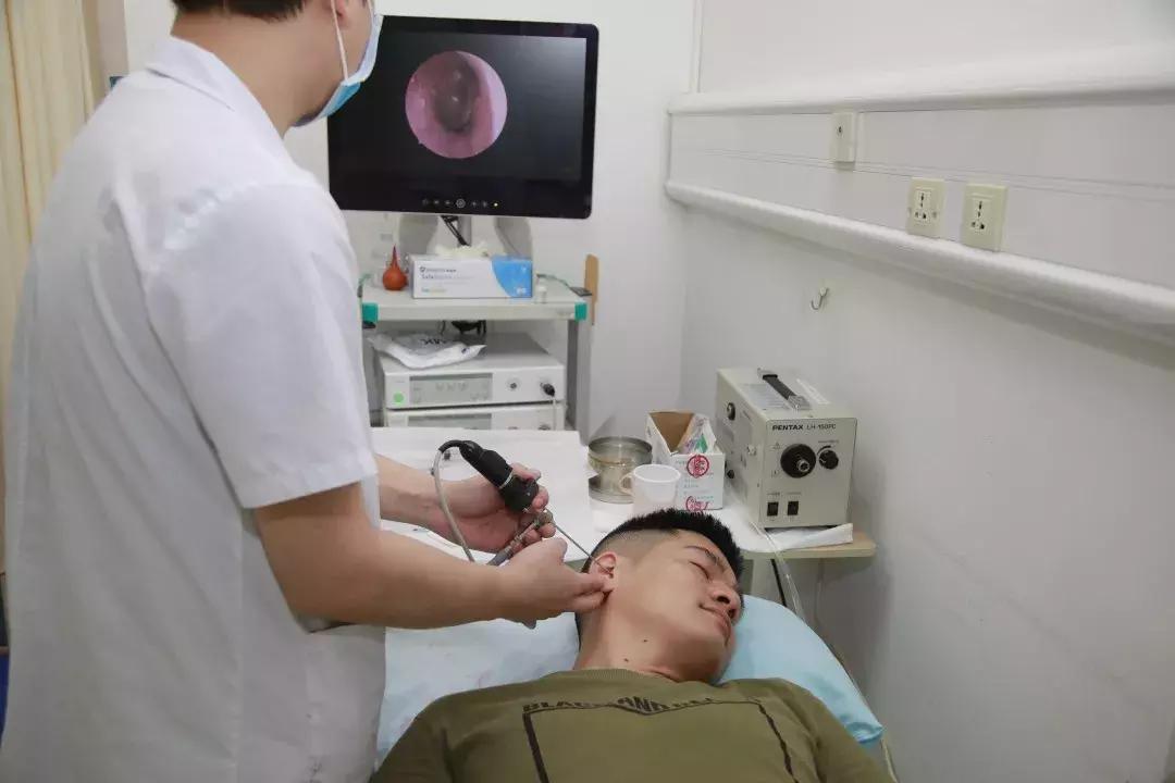 小孩耳朵长肉芽是什么原因引起的,耳朵里长了个肉芽怎么回事