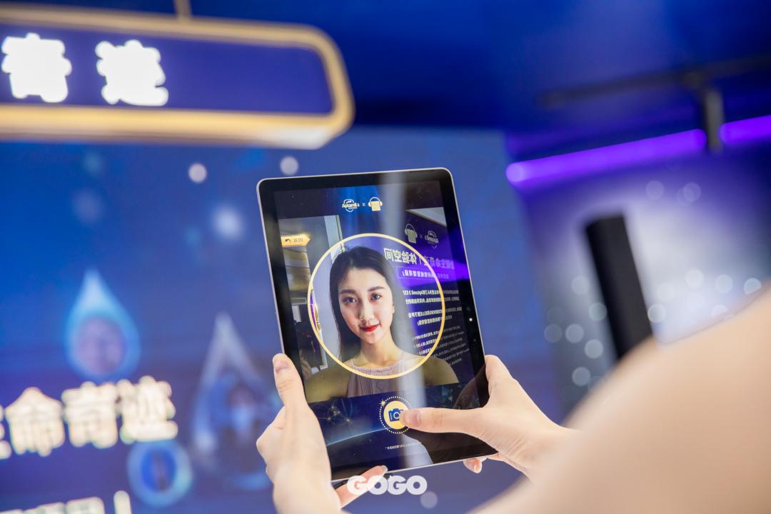 神秘黄金奶滴空降静安嘉里中心，助力魔都辣妈