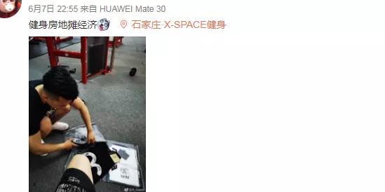 如果肌肉男出来摆地摊，要卖些什么？卖榴莲的“周杰伦”是亮点