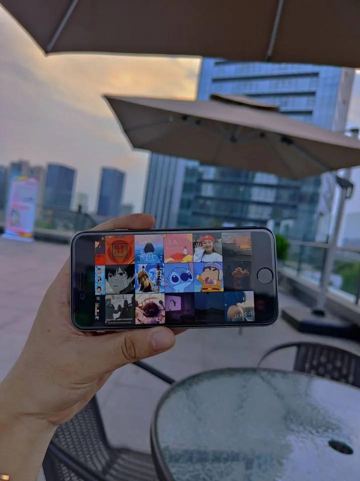 iphone6时隔八年开箱,第一批国行iphone6