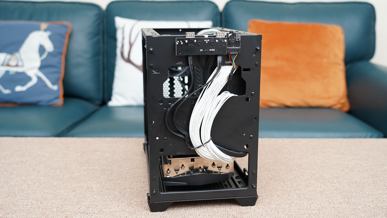 哪个机箱可以装3槽显卡,什么样的显卡适合装itx主机