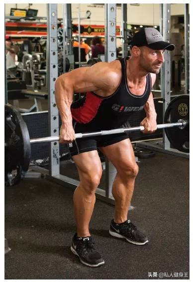 划船动作训练背阔肌,背部训练动作俯身划船