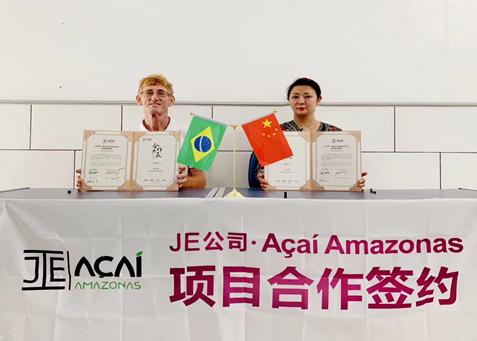 她去了100多个国家游玩，结果玩着玩着变成亿万富翁