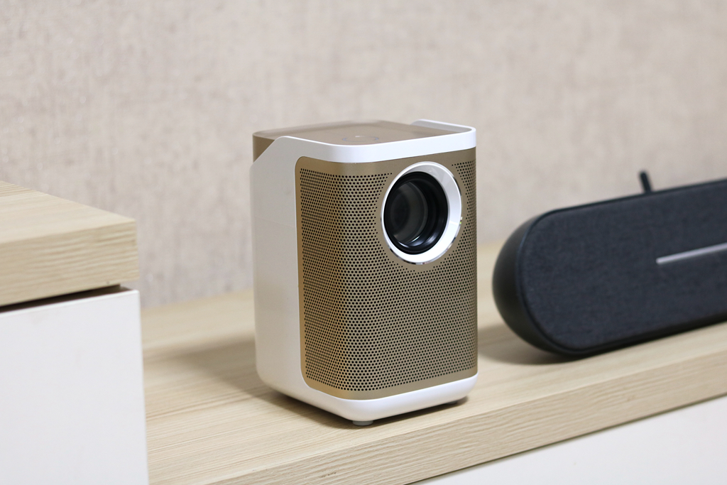 智能投影仪能当显示器吗,智能投影仪能侧投吗