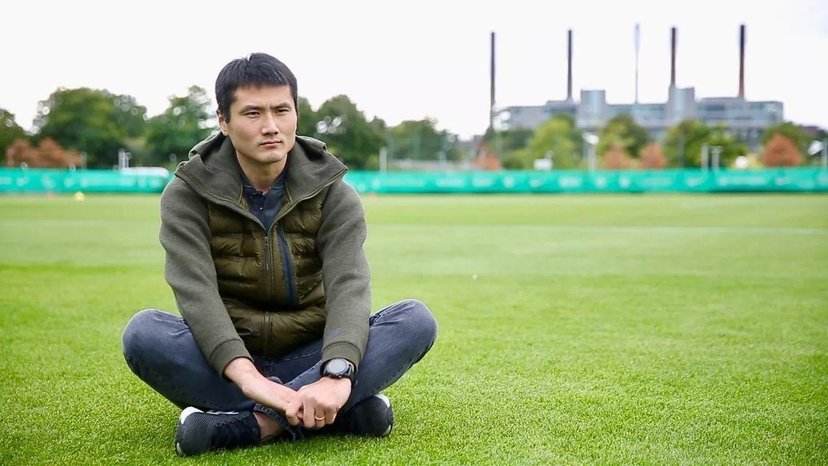 40岁中国足球留洋传奇宣布退役,目前留洋的中国足球运动员有哪些