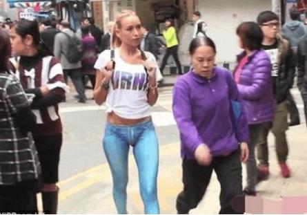 双胞胎穿衣服一定要一样么,双胞胎穿衣服一样还是不一样