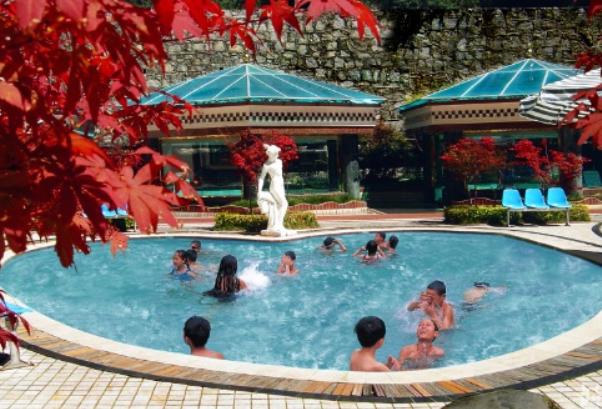 古尔沟野外温泉,古尔沟山庄泡温泉