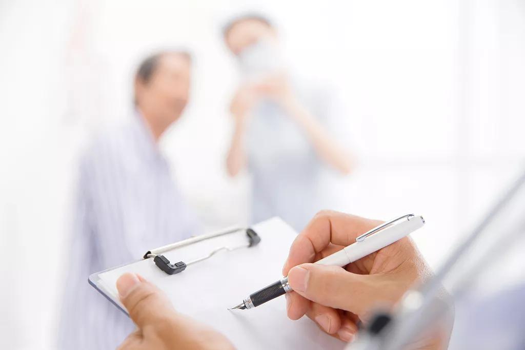 低盐血症是什么原因引起的,病人低钠是缺盐吗