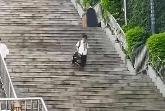 小学二年级班级里老丢东西怎么办,教育小学生丢东西