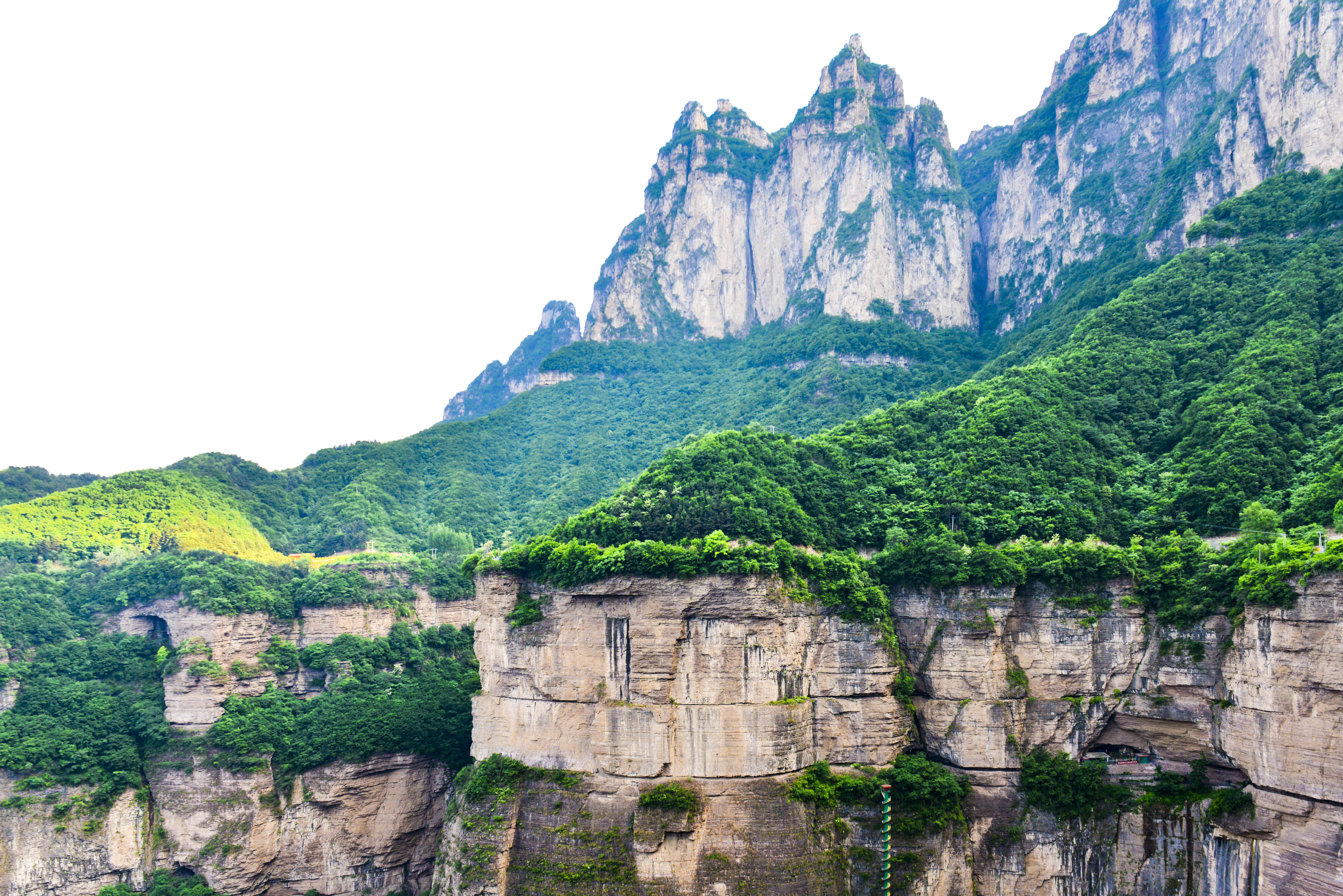 来到这里，我承认我腿有些软，但我还是痴迷于它的美