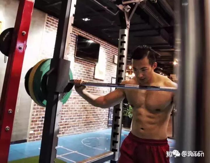 健身多久可以尝试力量举 (健身几年可以练力量举)