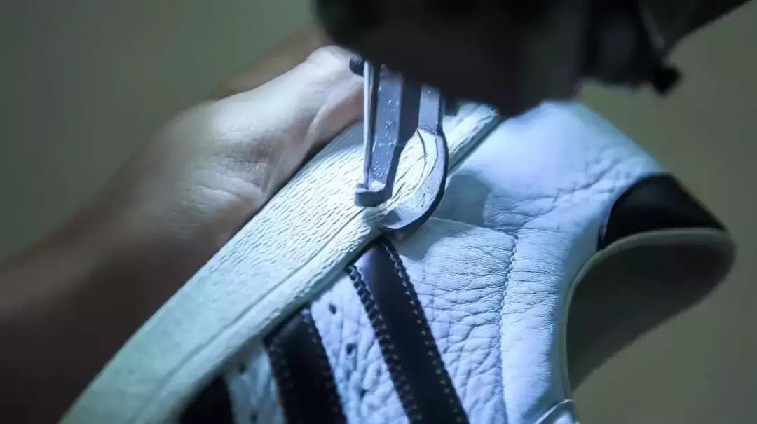 三叶草superstar复刻版,如何判断三叶草superstar真假