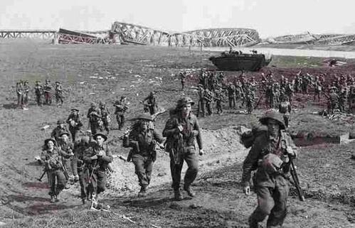 日本投降的历史性时刻,日本投降前一天的战况