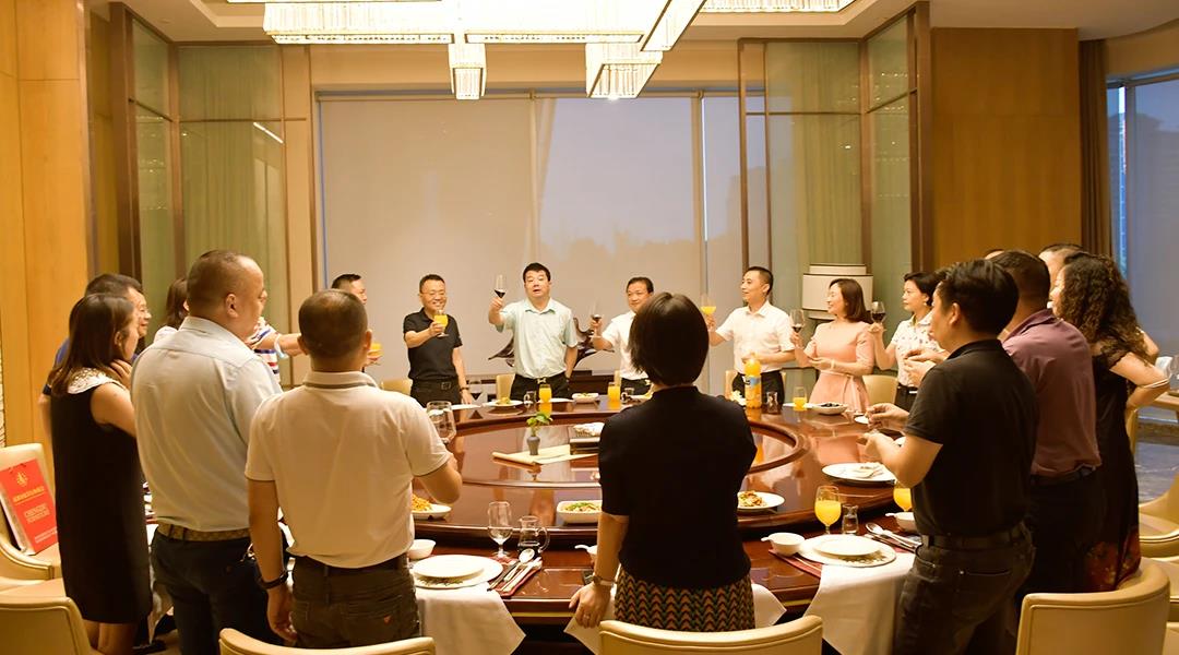 走进永亨—成都市家具商会举办办公家具标杆企业学习交流沙龙活动